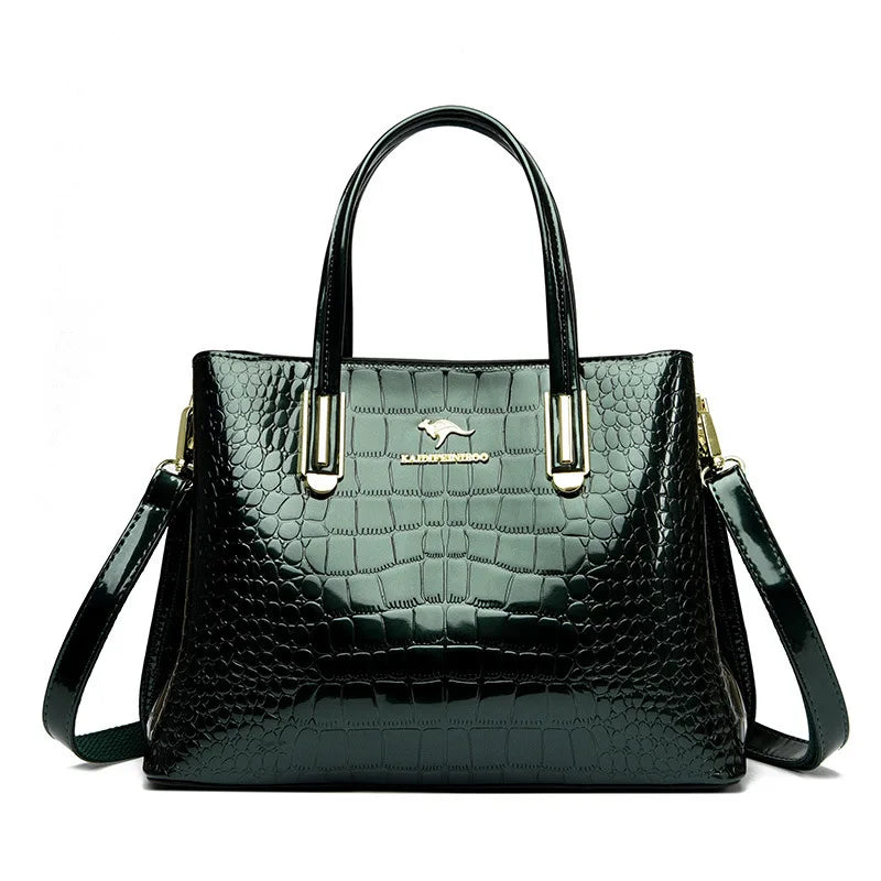 Elegant Comfort Shoulder Bag - Classic Tote for Stylish Moms