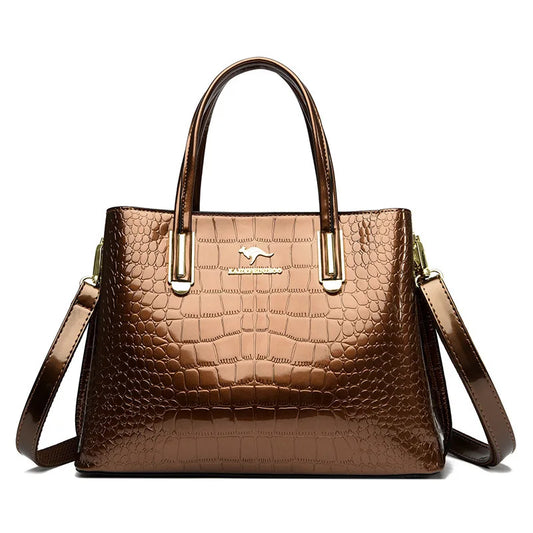 Elegant Comfort Shoulder Bag - Classic Tote for Stylish Moms