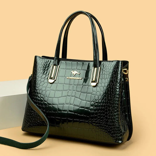 Elegant Comfort Shoulder Bag - Classic Tote for Stylish Moms