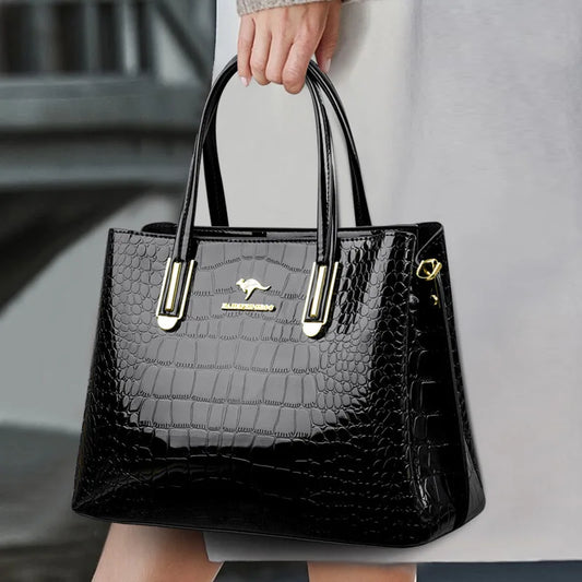Elegant Comfort Shoulder Bag - Classic Tote for Stylish Moms